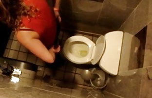 XXX عرب زن و شوهر هنگامی که توالت در لندن