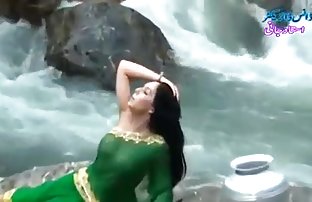 XXX هندی, رابطه جنسی دهانی چگونه در شفاف, مرطوب ساری نشان سینه نشان می دهد..