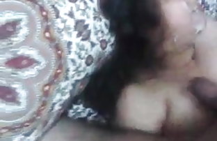 XXX عمه Hindi تصویر نشان می دهد خورده و تقدیر در چهره او