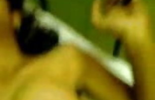 XXX داغ یو porn com دختر با BF او لذت می برد در حالی که به تنهایی در خانه
