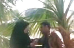 XXX دختر مسلمان هند دوست پسر او را در یک پارک