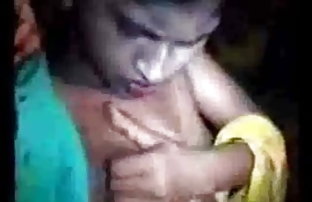 XXX تصویری گن MP3, نشان می دهد مشاعره او را به همسایه