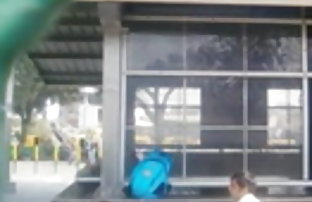 XXX انجمن sess فیلم بوق زدن دختر ضربه فیلم های پورنو کار در نزدیکی ایستگاه است که واقعا شجاع